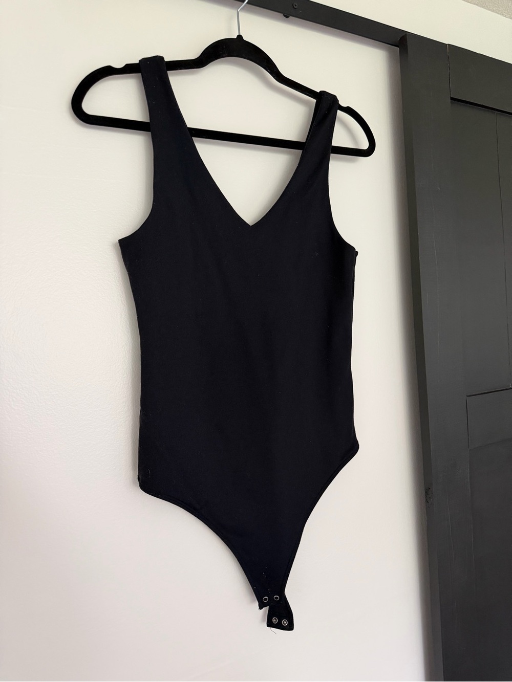 Abercrombie seamless black v neck tank top bodysuit